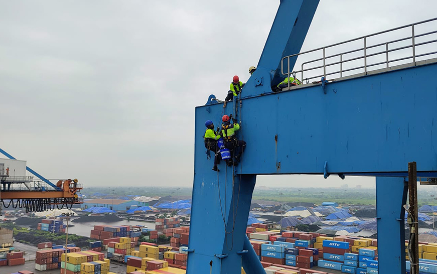 Port Crane Non-Destructive Testing Services in Oman