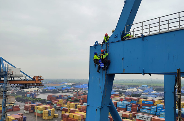 Port Crane Non-Destructive Testing Services in Oman